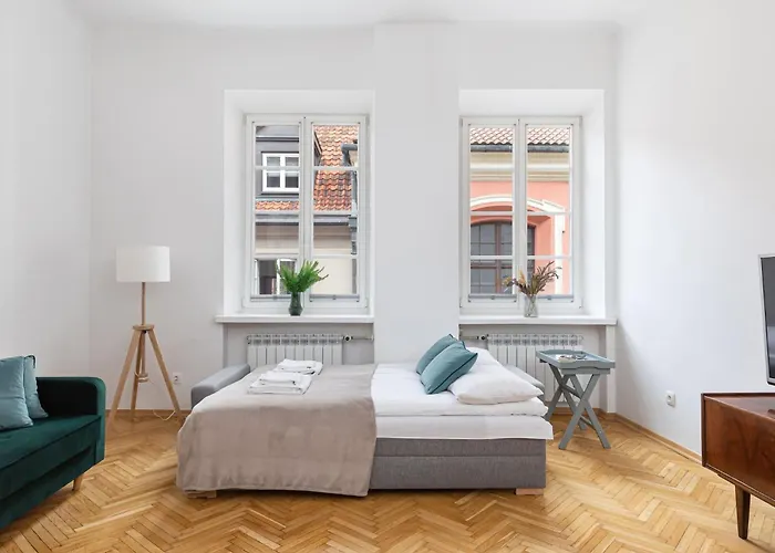 Stylish Swietojanska By Renters * Varsovie