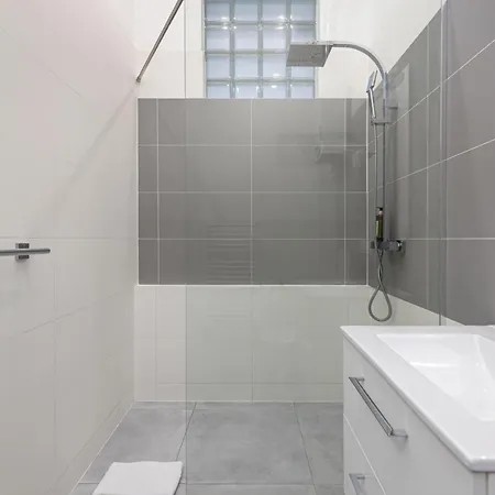 Appartamento Stylish Swietojanska By Renters Varsavia