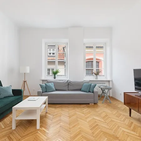 Stylish Swietojanska By Renters Varsavia