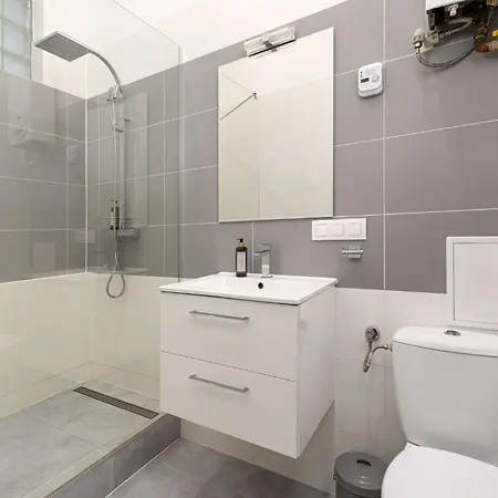 Stylish Swietojanska By Renters Appartamento