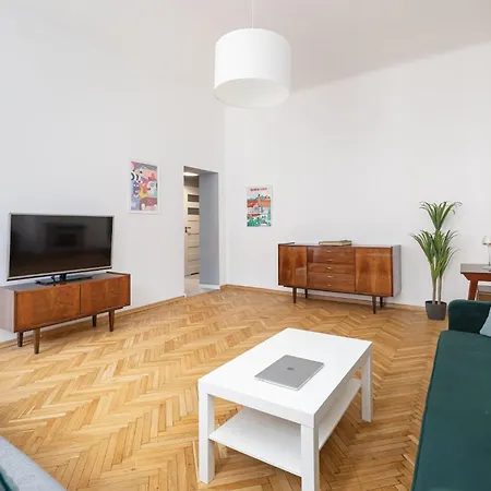 Stylish Swietojanska By Renters Varsavia